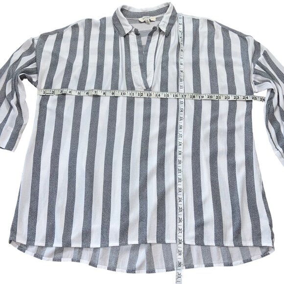 Umgee Gray and White Stripe Top / Vertical Stripe Collared Tunic / Plus Size 1X - Picture 4 of 7